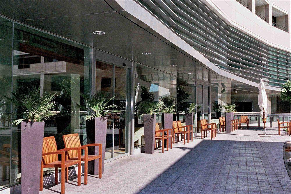 ยูโรสตาร์ แกรนด์ มารีน่า จีเอล โฮเต็ล Hotel บาร์เซโลนา ภายนอก รูปภาพ The outdoor seating area