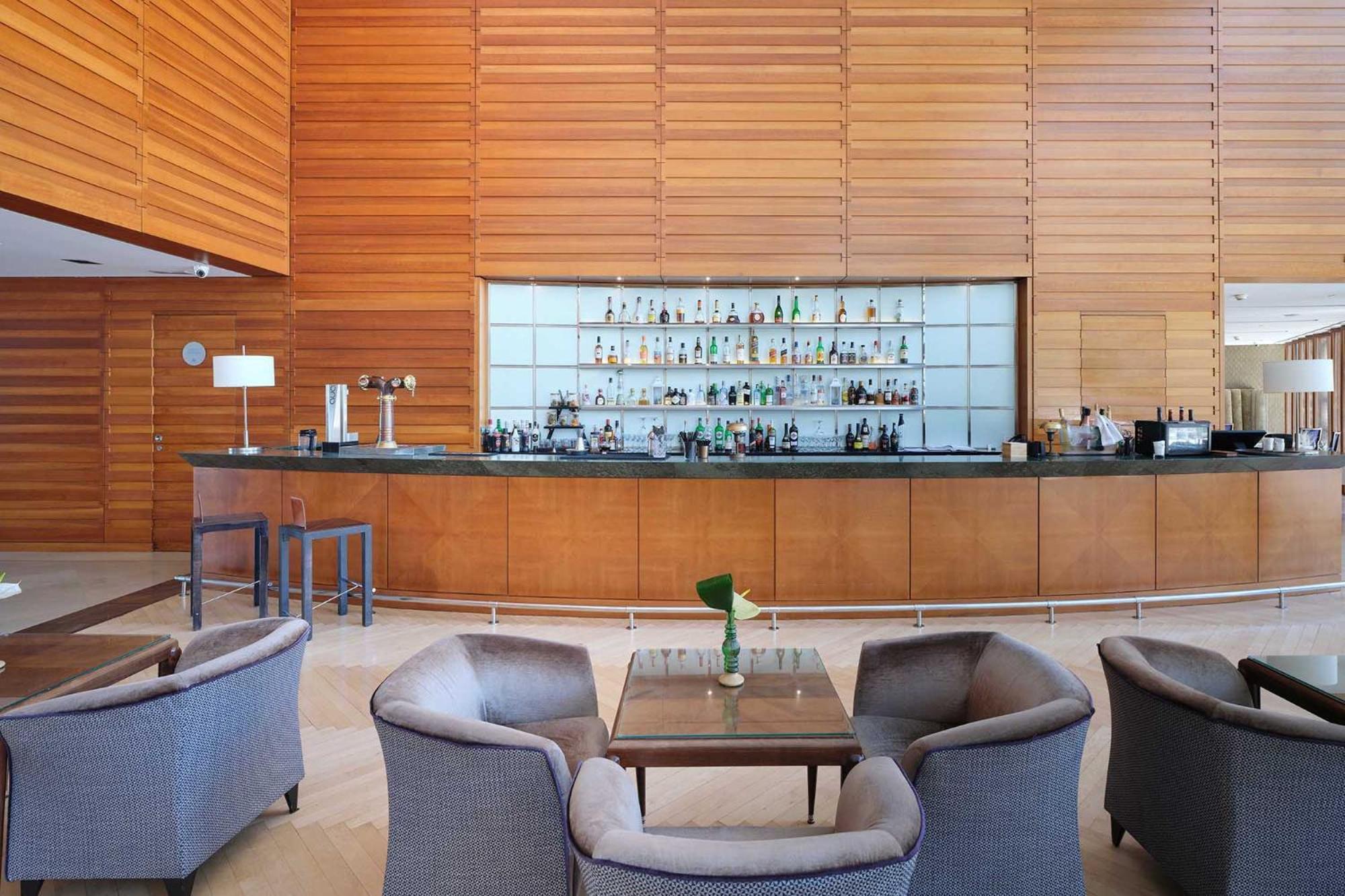 ยูโรสตาร์ แกรนด์ มารีน่า จีเอล โฮเต็ล Hotel บาร์เซโลนา ภายนอก รูปภาพ The bar at the hotel