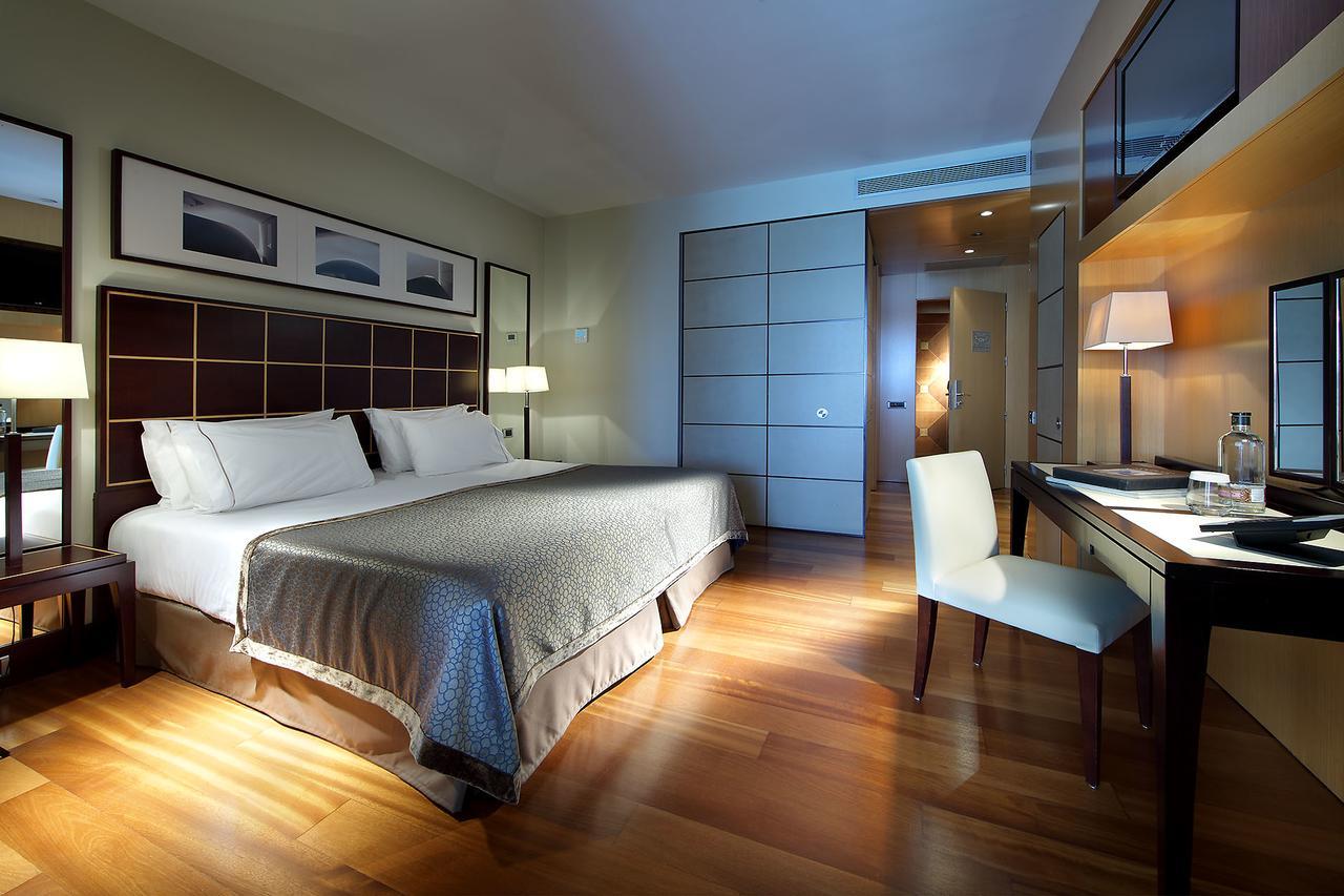 ยูโรสตาร์ แกรนด์ มารีน่า จีเอล โฮเต็ล Hotel บาร์เซโลนา ภายนอก รูปภาพ A room at the hotel